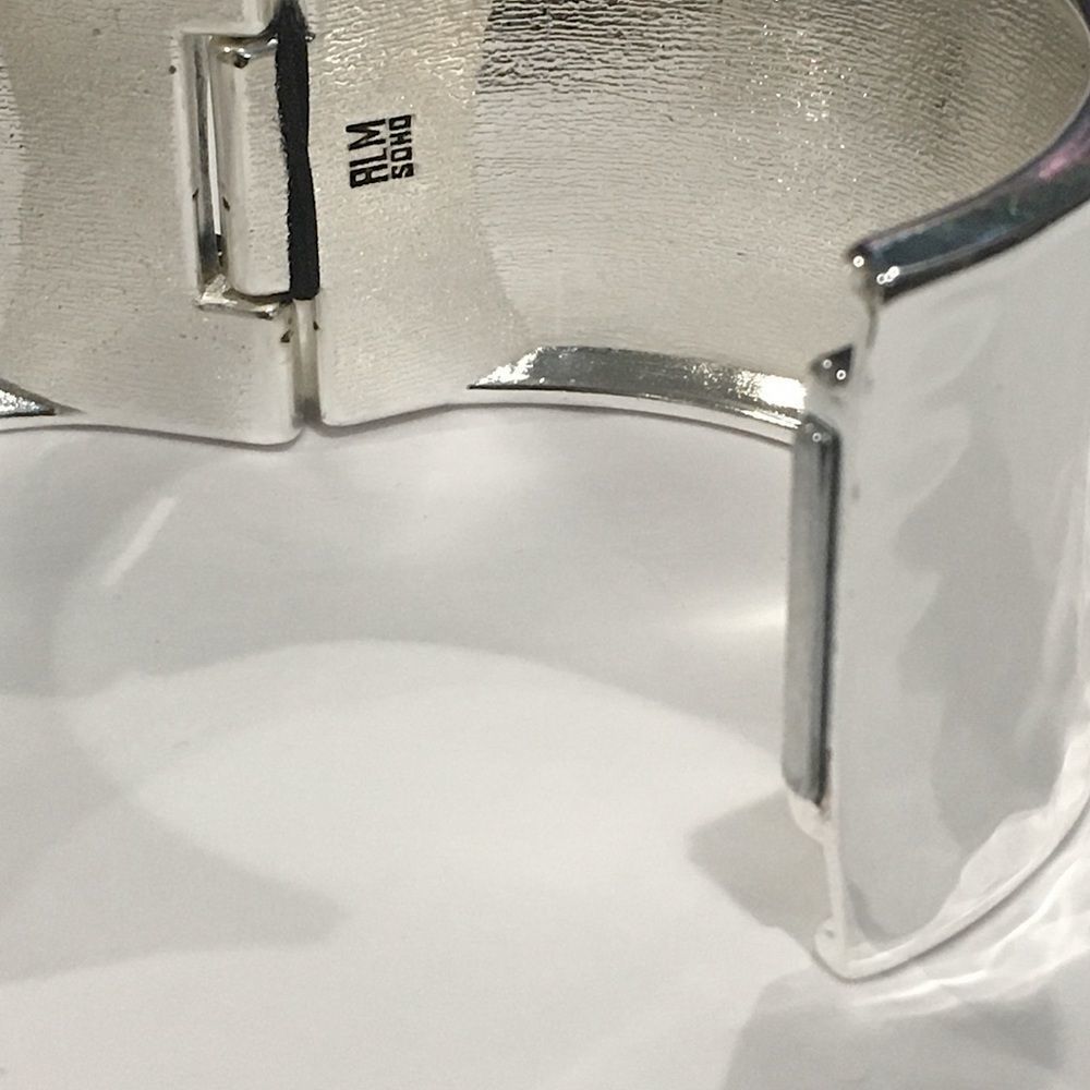 RLM Soho Hammered Silver Hinged Wide Bangle - Picture 10 of 13